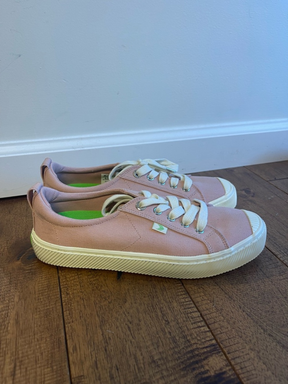 Cariuma OCA Low Cap Toe Sneakers Women’s 8.5 Canvas Lace Up Casual Comfort